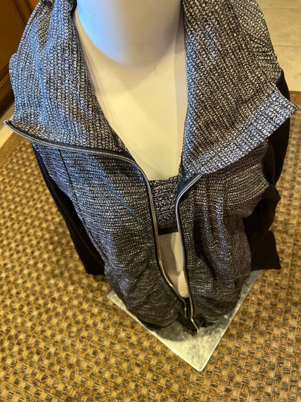 Lululemon sports bra and matching jacket 8
